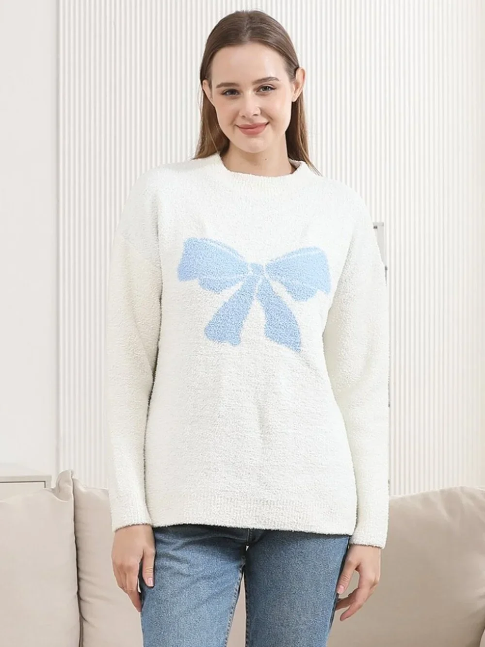Ribbon Pointed Crew Neck Sweater